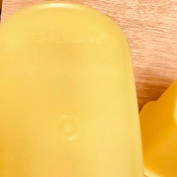 Tupperware Set of Yellow Shelf Saver and Pour Seal Wedge Containers - Picture 3 of 7